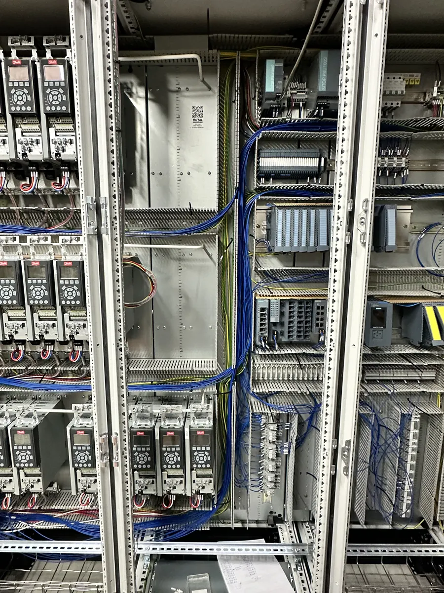 Industrial control cabinet and switchgear components